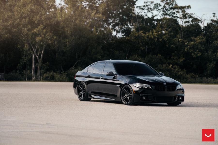  BMW 535i Sedan on Vossen Wheels (HF-1) 2019 года  (фото 2 из 13)